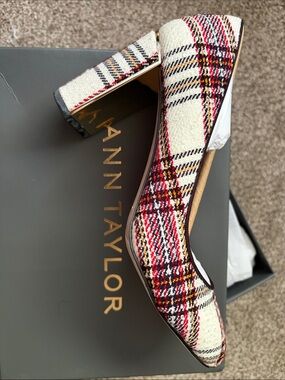 Ann Taylor Cream Plaid Block Heel Pumps with Red and Black Accents NEW IN BOX